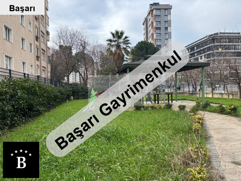 Başarı'dan  marmaray'a çok yakin günli̇kli̇ 130m² 3+1 balkonlu boş