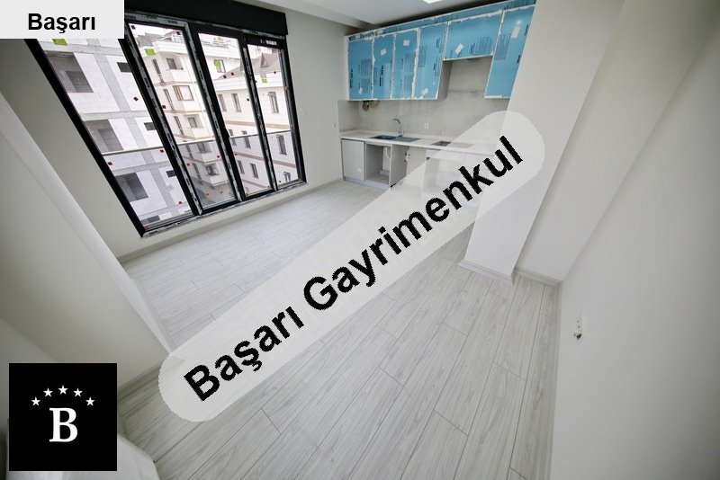 Başarı'dan  üzerinde ön cepheli yüksek kira getirili katta