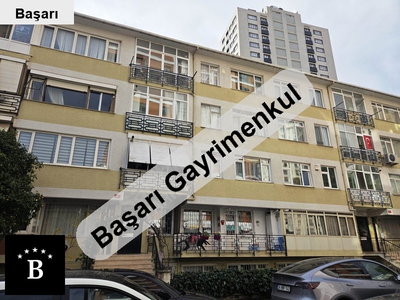 Başarı'dan geni̇ş 2+1 balkonlu 2 i̇nci̇kat kombi̇li̇ 70m2 net işikokullariyakini