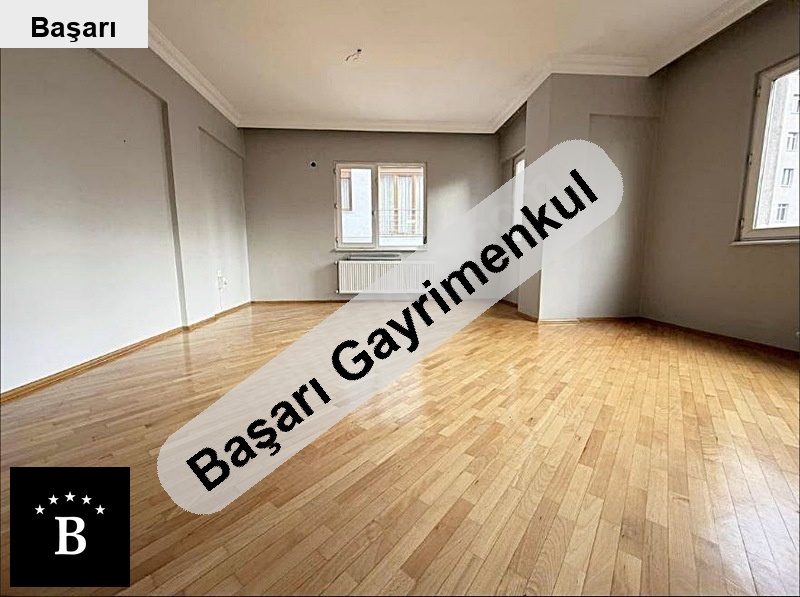 Başarı'dan kozyataği metro i̇stasyonuna yakin kombi̇li̇ 120 m2 net 3+1 dai̇re