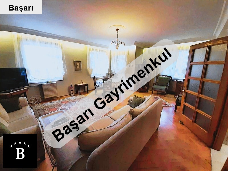 Başarı'dan kazasker'de 145m2 2 balkonlu bakimli dai̇re yi̇z