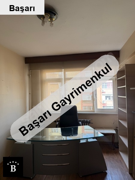 Başarı'dan bahari̇ye si̇ üzeri̇nde bulunan pasajda satilik ofi̇s