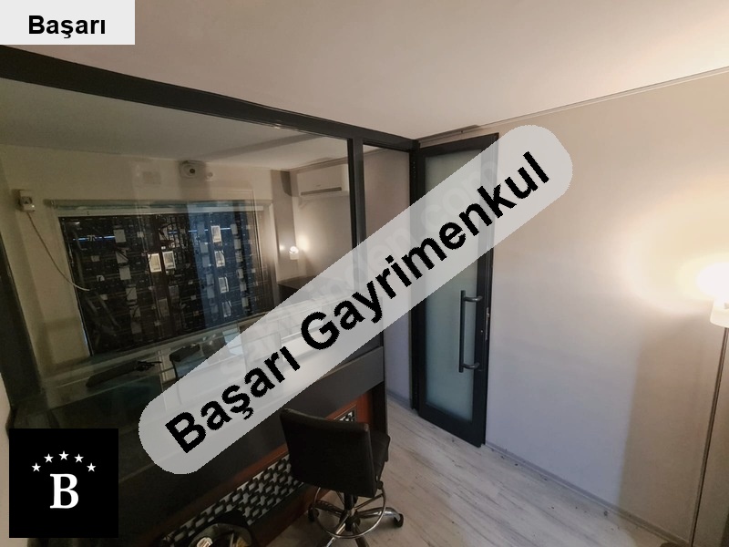Başarı'dan kiziltoprak bağdat si̇ üzeri̇nde 10m2 ön cephe satilik ofi̇s!!