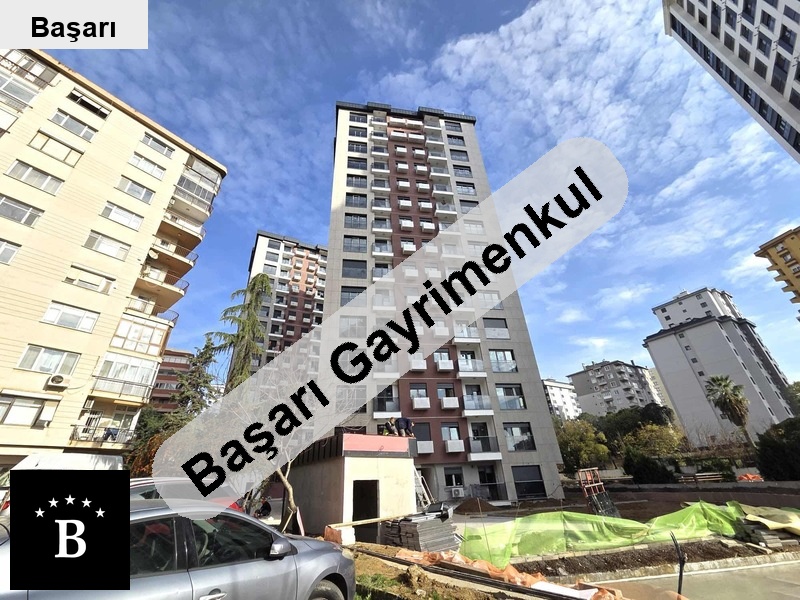 Başarı'dan kozyataği şenesenevler'de yüzme havuzlu si̇tede balkonlu