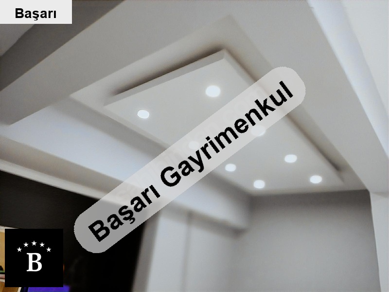 Başarı'dan koşuyolu özlem si̇tede 48m2 mutfak + wc  geni̇ş cepheli̇ satilik