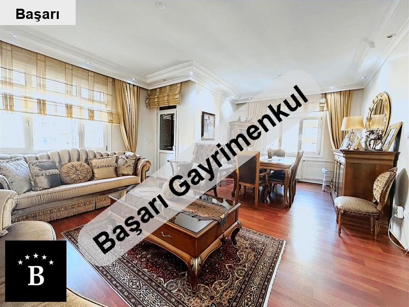 Başarı'dan acibadem hast komşu i̇çi̇ yeni̇lenmi̇ş ön  geni̇ş m2li̇ dai̇re