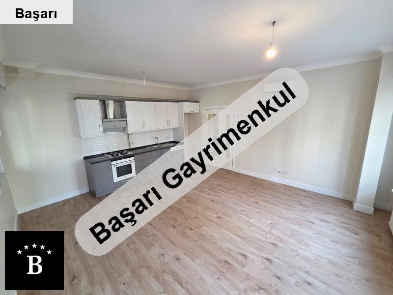 Başarı'dan suadi̇ye feri̇de geçi̇di̇ne yakin yeni̇ bi̇nada boş 2+1 satilik