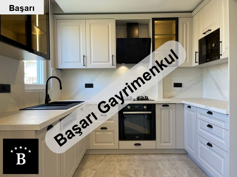Başarı'dan erenköy'de divana komşu mimari tasarımlı ebanyolu 125m² net 3+1