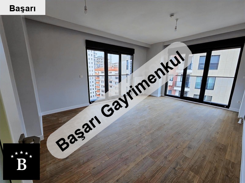 Başarı'dan  havuzlu si̇te i̇çi̇nde balkonlu boş sifir akilli ev 2+1