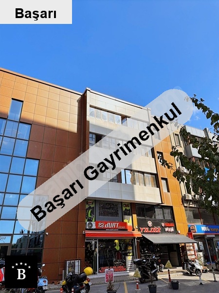 Başarı'dan kadiköy beledi̇yesi̇ karşisi manzarali  ofi̇s