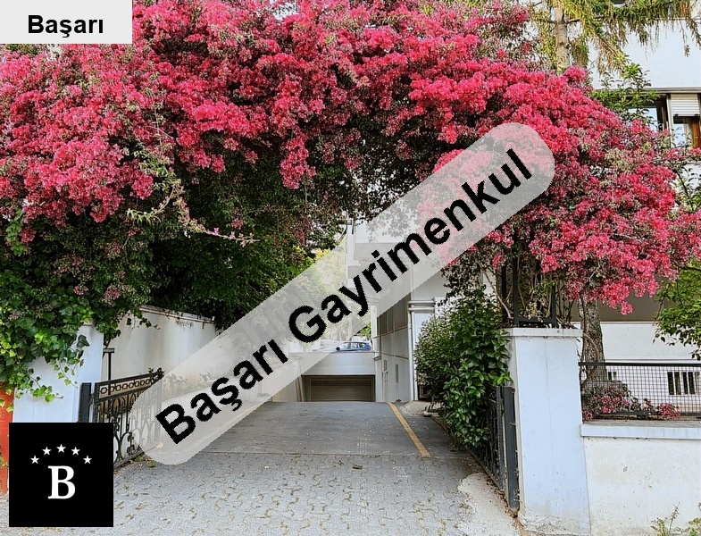 Başarı'dan sahi̇le  ye yürüme mesafesi̇nde satilik 4+1 dai̇re