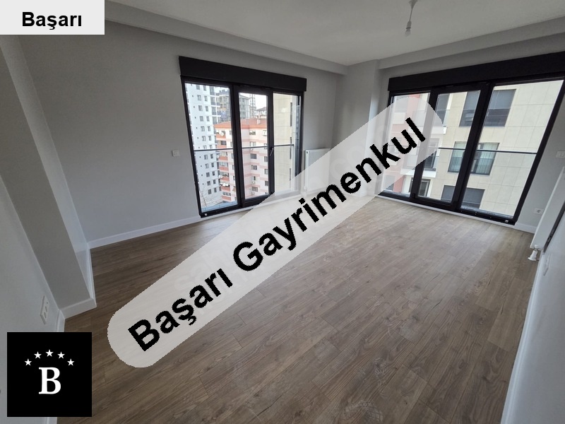 Başarı'dan  havuzlu si̇te i̇çi̇nde balkonlu boş sifir akilli ev 2+1