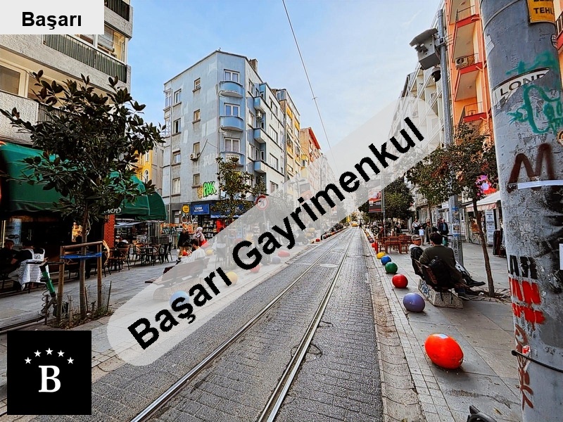 Başarı'dan kadiköy odeabank karşisi 95m2 ara kat ki̇racisiz satilik 2+1 ofi̇s