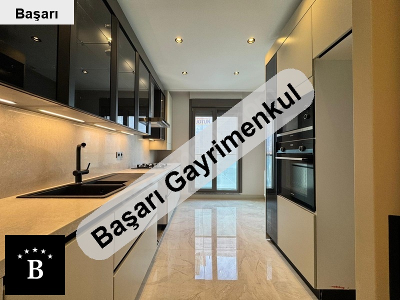 Başarı'dan fenerbahçe sahilde 2025 yapımı balkonlu 135m² 3+1