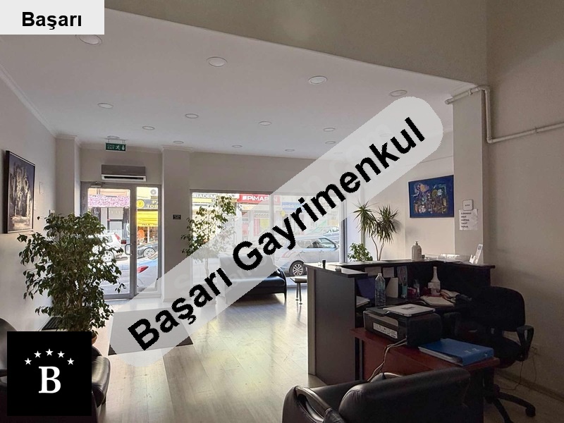 Başarı'dan acıbadem si üzerinde satılık dükkan