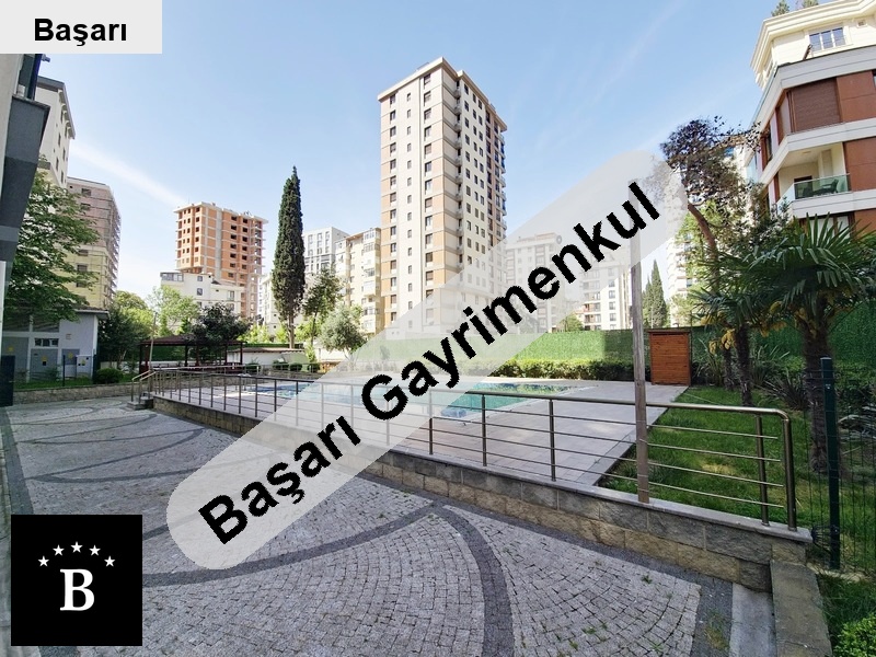 Başarı'dan çok merkezi̇ noktada havuzlu balkonlu adres