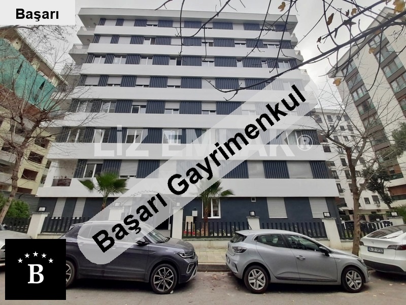 Başarı'dan suadi̇ye'de bağdat'a marmaray'a çok yakin nezi̇h sokakta 2+1 dai̇re