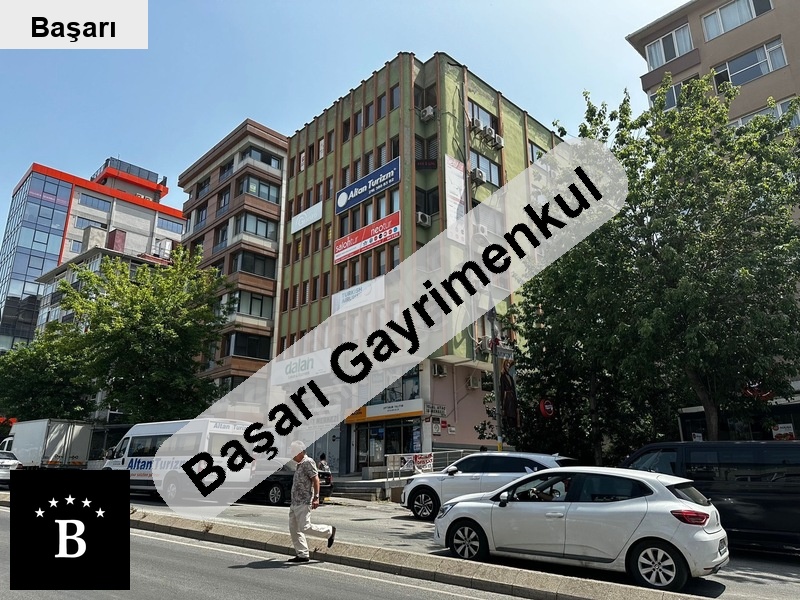 Başarı'dan kadiköy kozyataği 'de otoparkli tabela değeri̇ olan dükkan