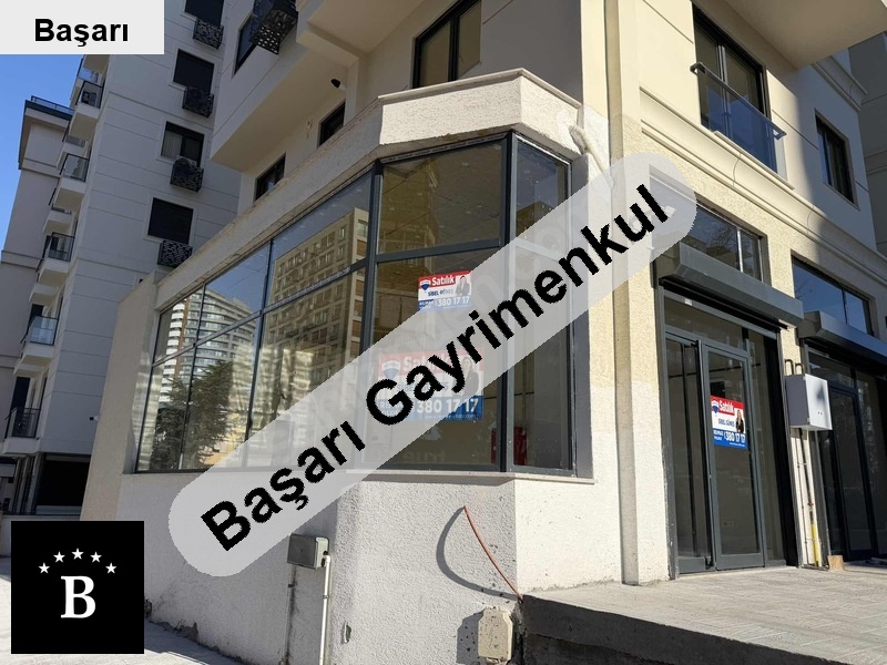 Başarı'dan zi̇rbey müni̇büs yolu  üstü satilik  dükkan