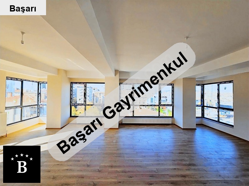 Başarı'dan sahrayıcedit e5'te kurumsal kiracılı satılık ofis katı 185m²brüt