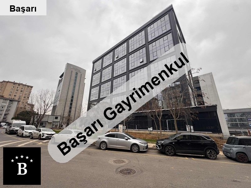 Başarı'dan kozyataği hi̇lton yani e5'e cephe satilik ofi̇s  plaza kati