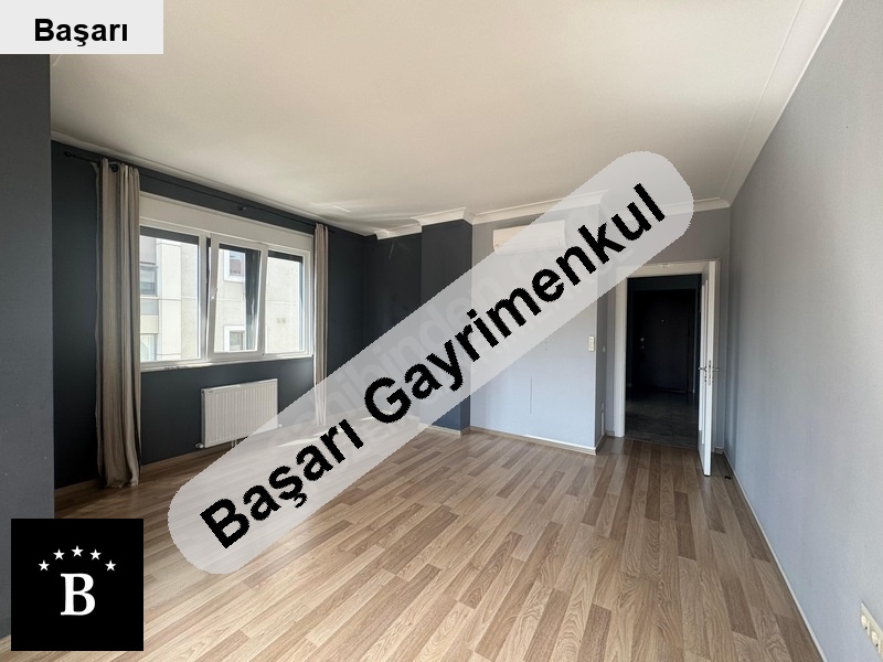Başarı'dan suadiye kaptan arif'te minibüs yoluna yakın 95 m2 2+1 son kat