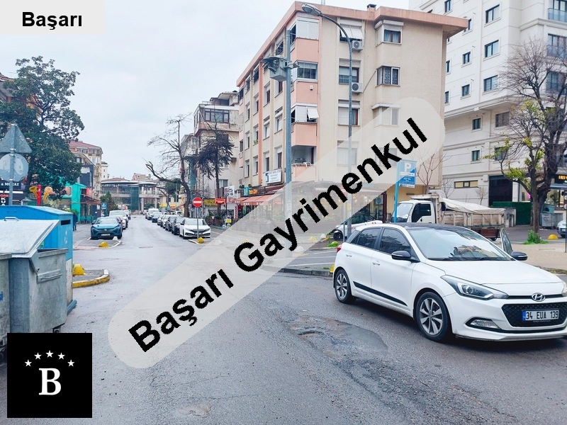 Başarı'dan bostanci sahi̇le bağdata yakin balkon ebeyn i̇skanli 3+1 dai̇r
