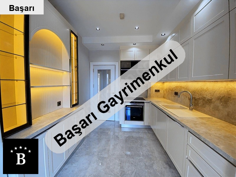 Başarı'dan erenköy'de günli̇kli̇ havuzlu 150 m2 ultra lüks 3+1 ara kat