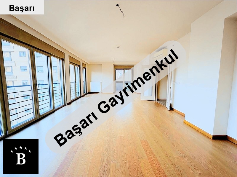 Başarı'dan fenerbahçe sahil tarafında 200m2 4+1 günlikli binada lüksboş