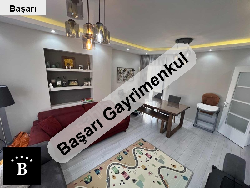 Başarı'dan  5 yillik 2+1 70m2 kombi̇li̇ balkonlu arakatta temi̇z dai̇r