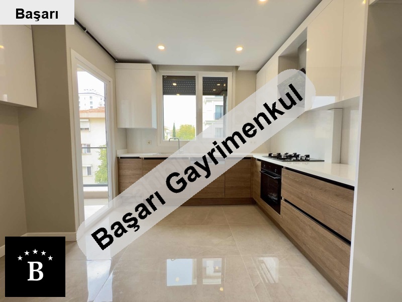 Başarı'dan cida sahi̇l  marmaray yakini satilik geni̇ş 3+1 dai̇re