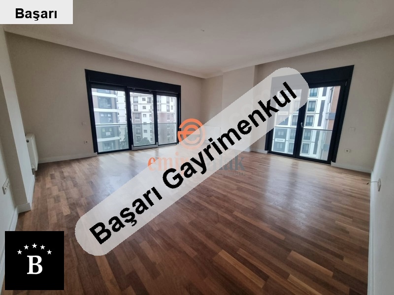 Başarı'dan  suadi̇ye feri̇de geçi̇di̇ne çok yakin 135 m2 3+1 ebeyn'li̇