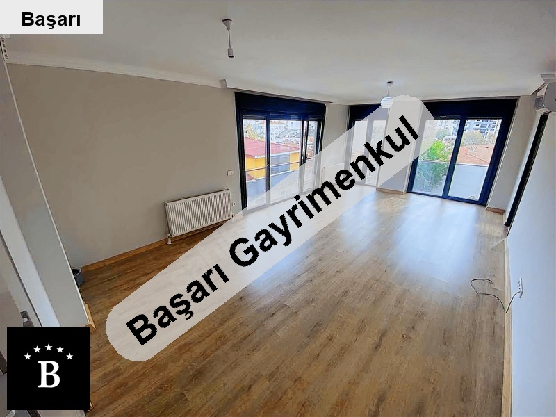 Başarı'dan  suadi̇ye'de ara kat 130m2 geni̇ş lüks 3+1