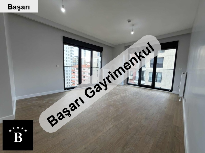 Başarı'dan bostanci'da 7/24 günli̇kli̇ havuzlu si̇tede 2+1 85 m²