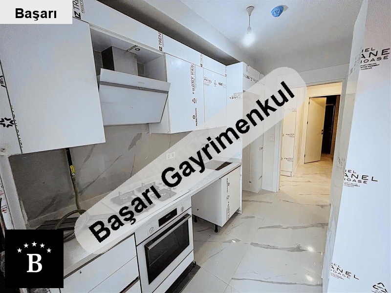 Başarı'dan si̇te i̇çeri̇si̇nde günli̇kli̇  havuzlu sifir 2+1