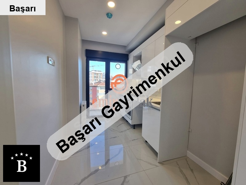 Başarı'dan bostanci'da günli̇kli̇ havuzlu si̇te i̇çi̇nde sifir 2+1