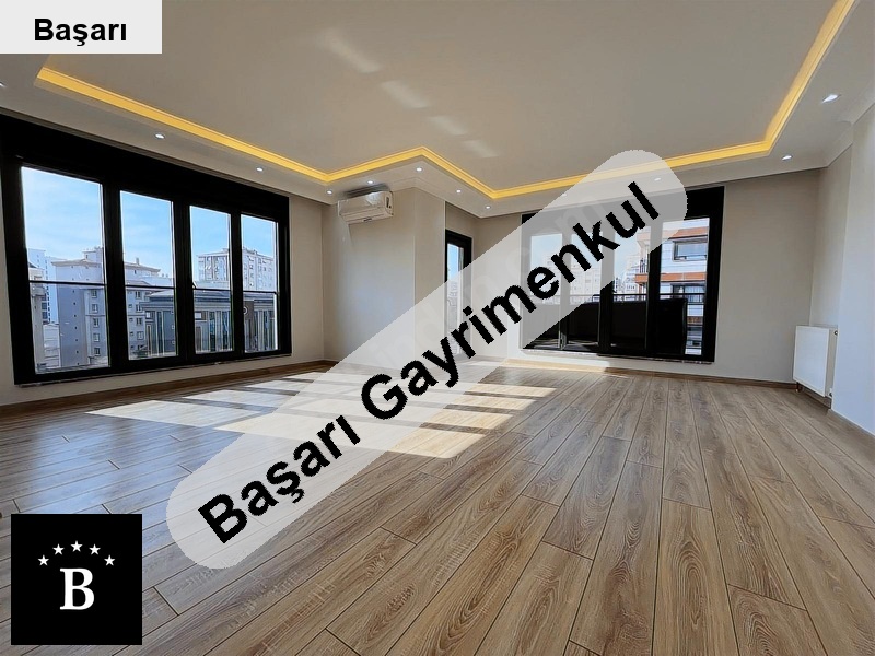 Başarı'dan bostanci sahi̇le yakin 2025 yapimi ebanyolu balkonlu 130m2 3+1