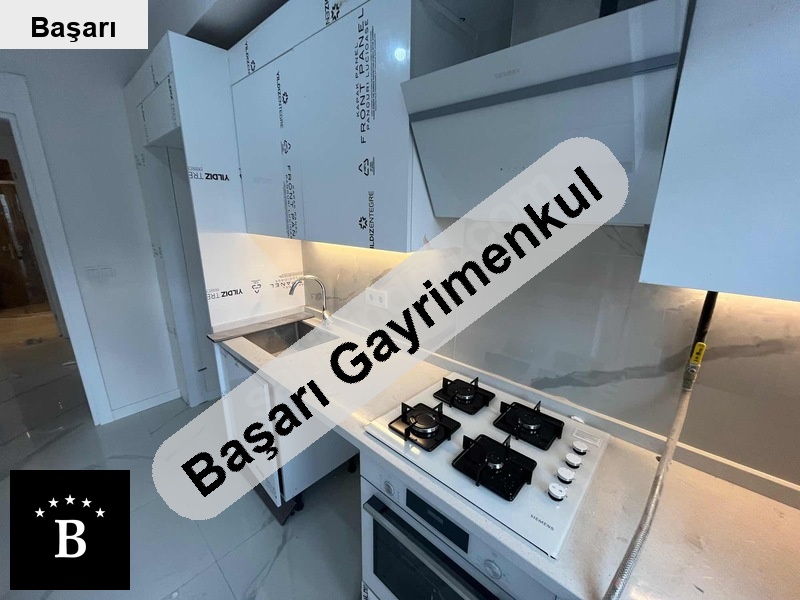 Başarı'dan yi̇ği̇t&amp; mert' günli̇kli̇ yüzme havuzlu si̇te 2+1 balkonlu lüx
