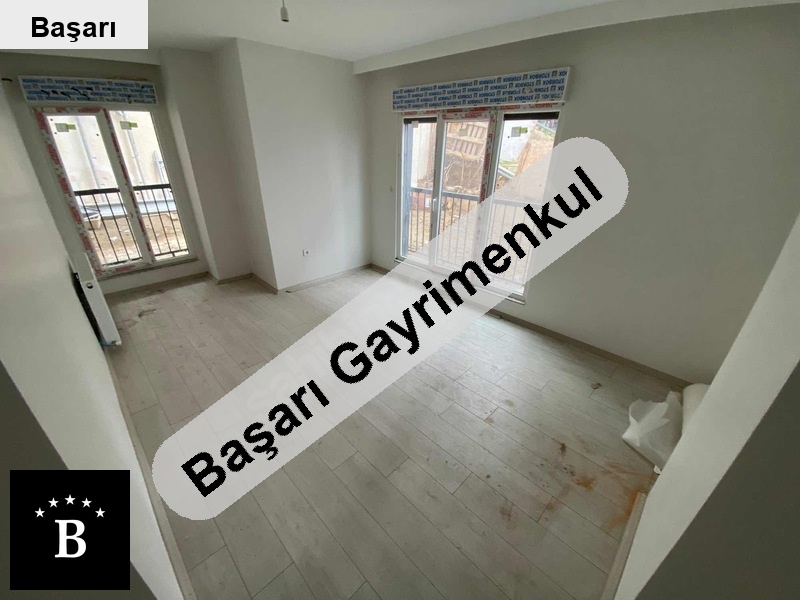 Başarı'dan bostanci sahi̇l' yakin sifir 1+1 ayri mutfakli