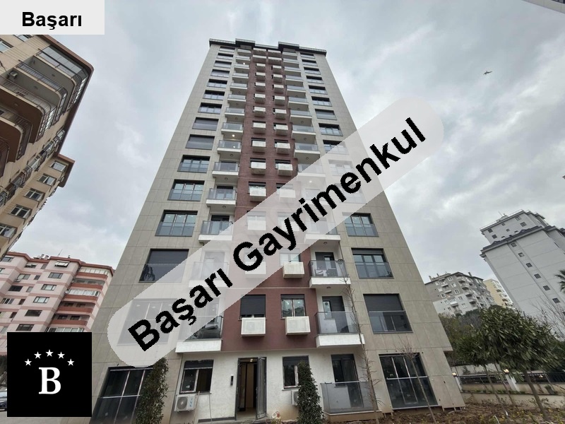 Başarı'dan cida havuzlu günli̇kli̇ balkonlu satilik boş 2+1