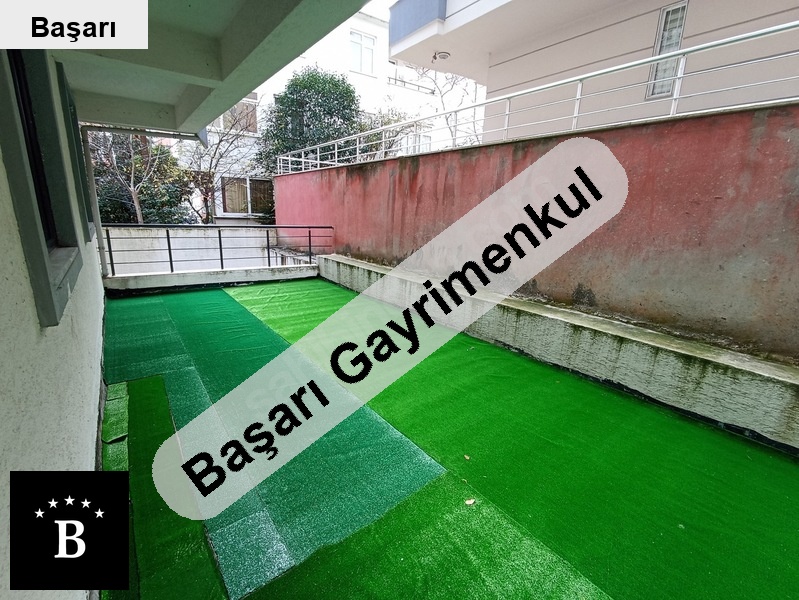 Başarı'dan  bostanci spori̇um ci̇vari 1+1 bahçeli̇ 1 yillik bi̇na