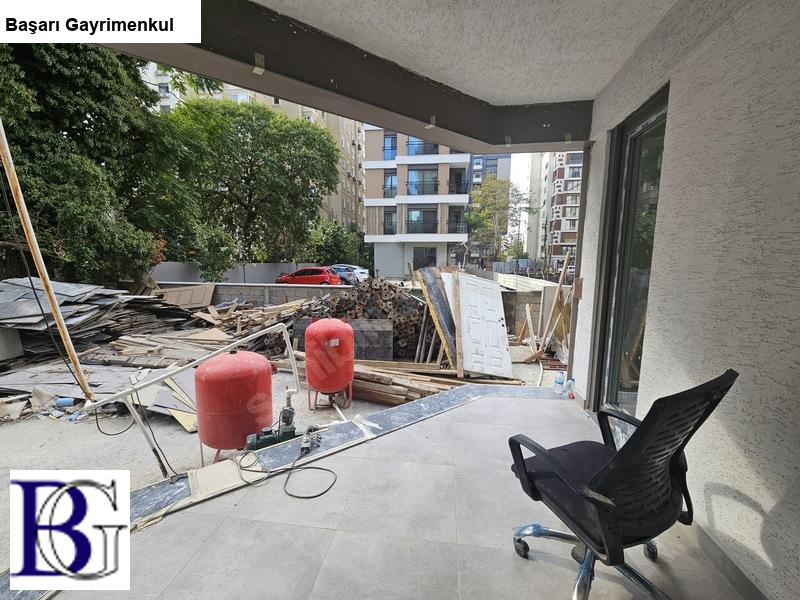 BAŞARI'DAN CADDEBOSTAN BAĞDATA 2. PARALELDE 200 M2 BAHÇE KATI