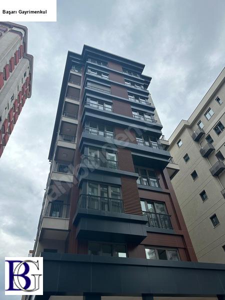 Başarı'dan caddebostan sahil'de 240 m2 düz daire muhteşem deni̇z manzarali 50 m2 salonlu 11 m2 balkonlu 