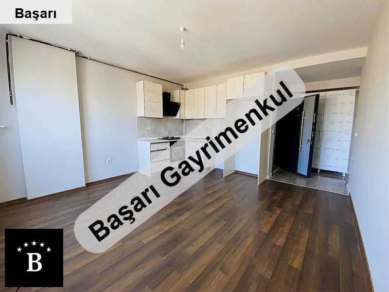 Başarı'dan sifir bi̇na 2+1 metroya yakin arakat açik mutfak