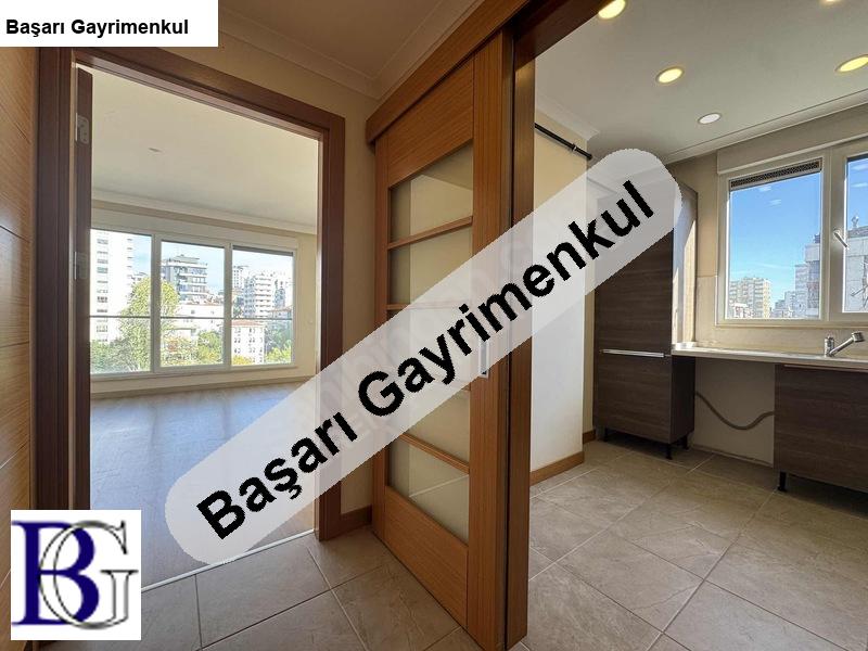 BAŞARI'DAN SUADİYE KİTAP&Ccedil;I SOKAKTA GENİŞ 3+1 GEN&Ccedil; BİNA'DA 