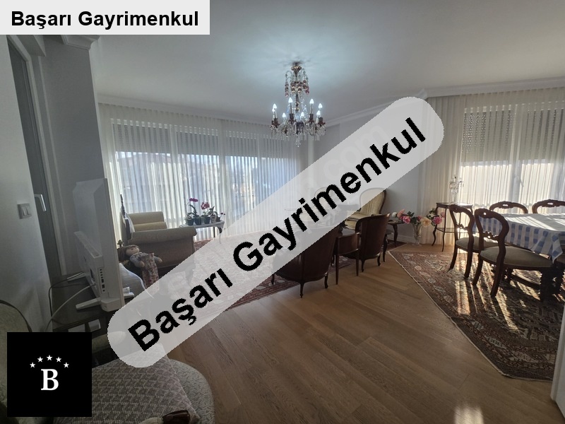Başarı'dan suadiye tan sokakta sahile 3binakatta tekbalkonlu120m2 net