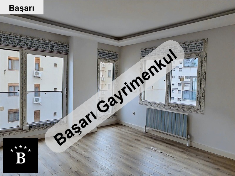 Başarı'dan günli̇kli̇ si̇tedepeyzajliçocuk oyun bahçeli̇balkonlu dai̇redi̇r