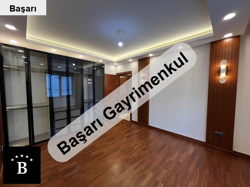 Başarı'dan  sahi̇l'de yeni̇ bi̇nada balkonlu 2+1 120m² boş dai̇re