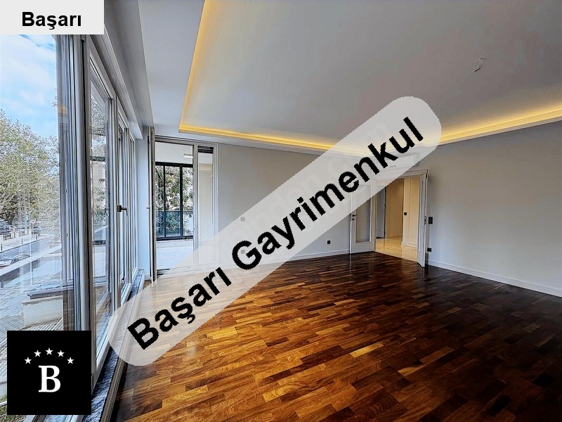 Başarı'dan 2 balkonlu 40 m2 salonlu  sahilde 140 m2 net 4+1