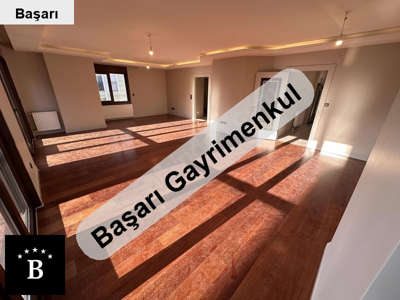 Başarı'dan oyuncak müzesi̇ sokağinda net170m2 4+1 katta tek
